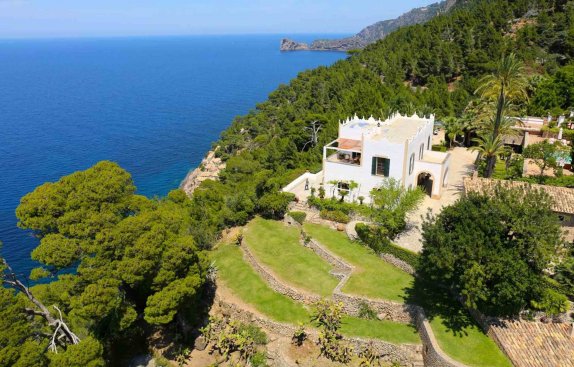 Michael Douglas sells his Mallorca estate at €29m