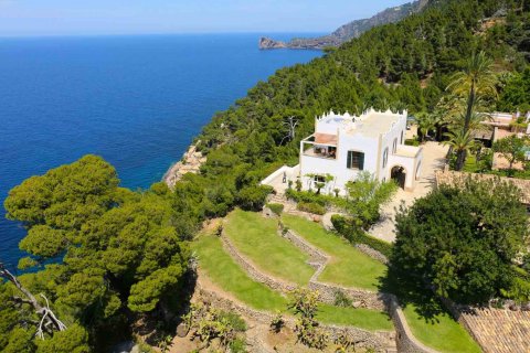 Michael Douglas sells his Mallorca estate at €29m